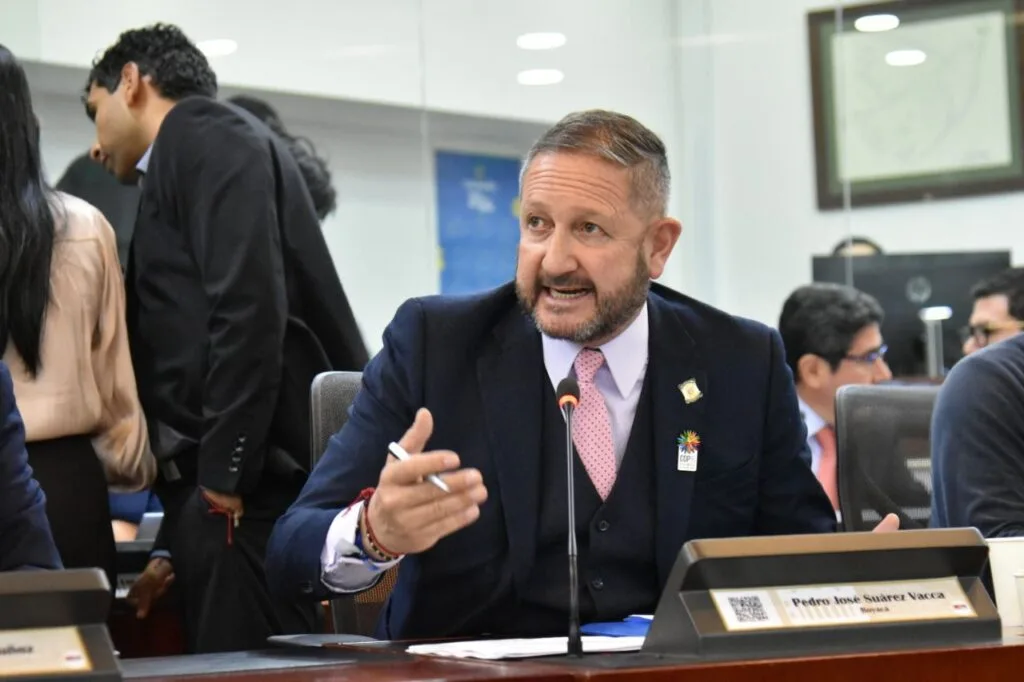 "Regalías para la Descentralización con Justicia Social de los territorios" Rc Pedro Suarez Vacca. 