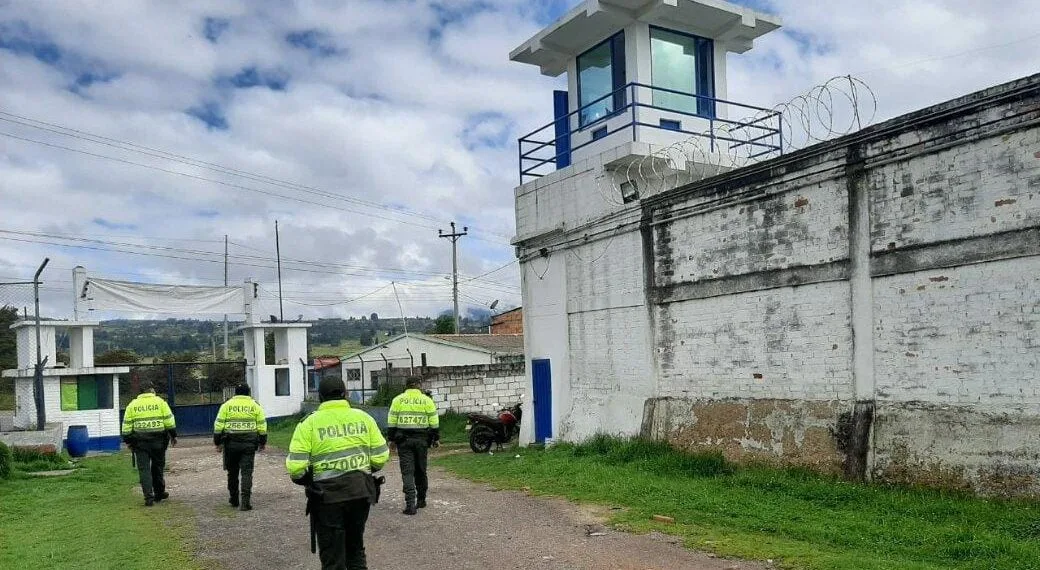 Más de 20 celulares usados para extorsiones en Boyacá y el país fueron hallados en la cárcel El Barne