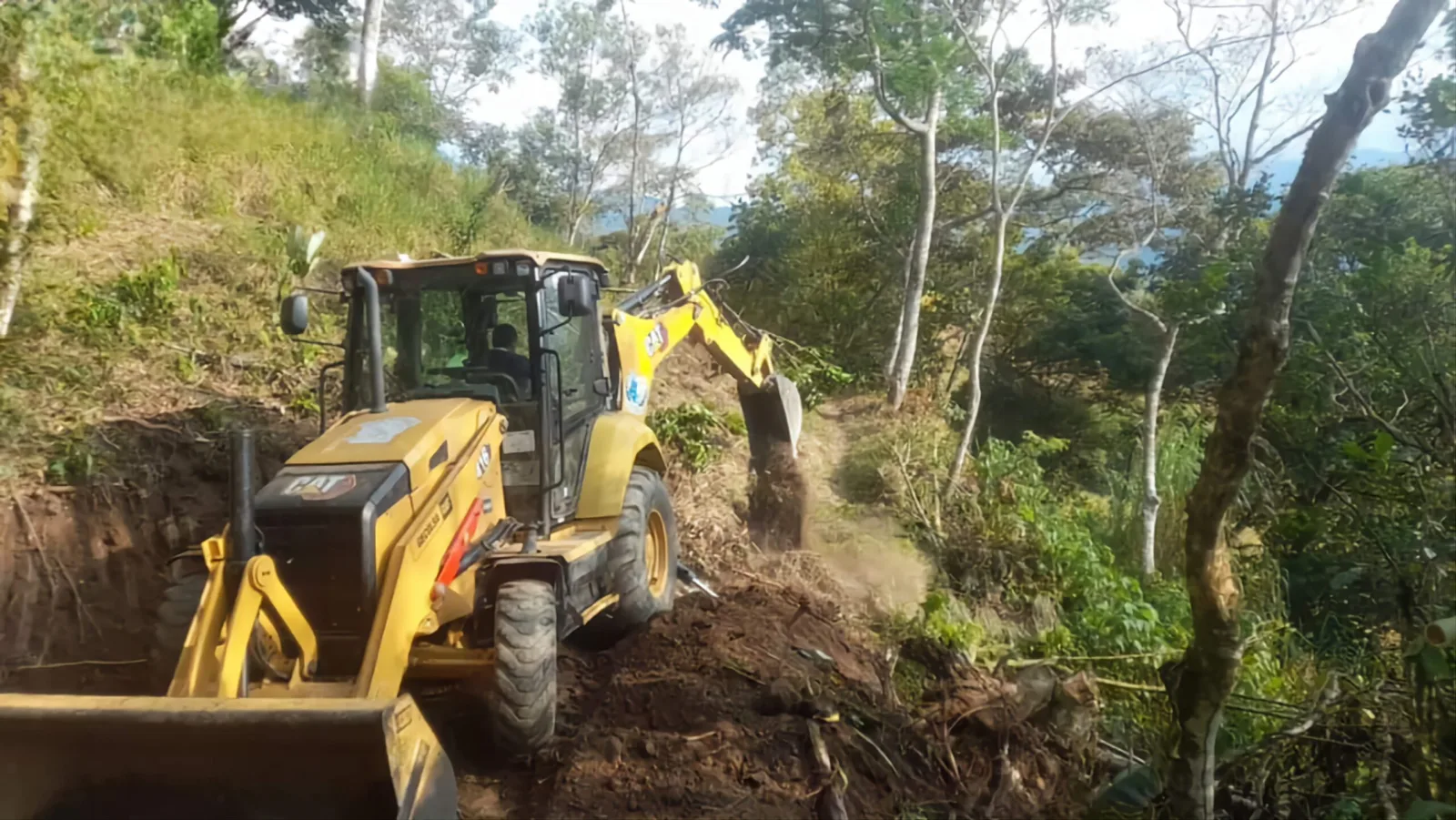 En Buenavista adelantan trabajos de mejoramiento vial y apertura de caminos reales