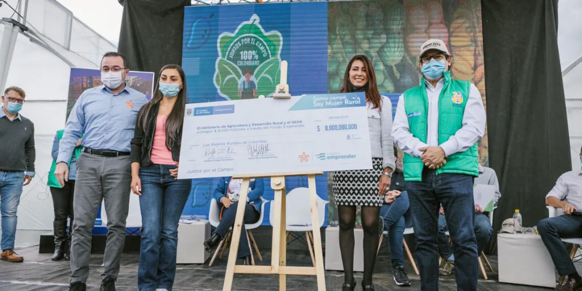 $8.000 millones para financiar la creación de 100 nuevas iniciativas empresariales desarrolladas por mujeres en zonas rurales del país.