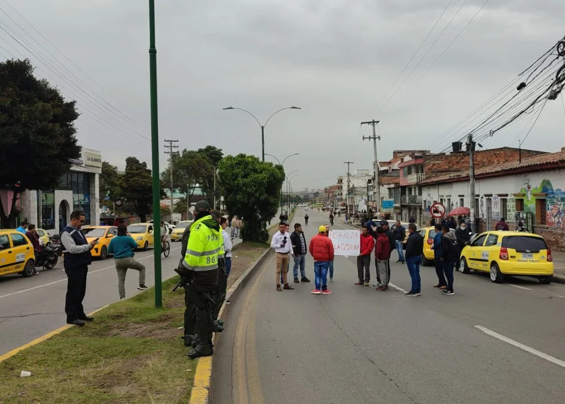 Taxistas en Tunja participan de jornada nacional de paro