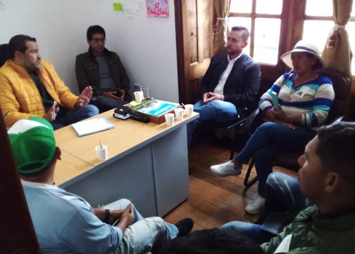 Acuerdos entre Gobernación y comunidad permiten levantar bloqueo en la vía Paz de Río – Tasco