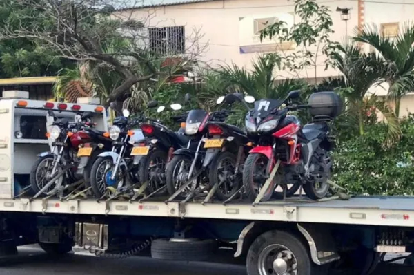 'Tatequieto' al negocio de grúas y parqueaderos con las motos, proyecto de ley deja claro en que casos se pueden inmovilizar