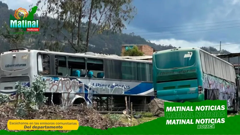 Dos vehículos de servicio público, que ya no operaban, calcinados tras incendio en el barrio Marías de Sogamoso