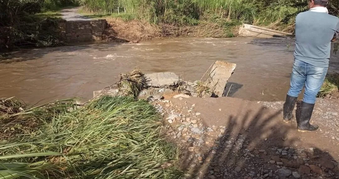 Creciente súbita se llevó importante puente que une comunidades rurales de Moniquirá con San José de Pare