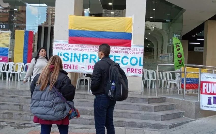 Trabajadores del Ministerio del Trabajo piden a la Fiscalía abrir investigación por la retención de sus salarios