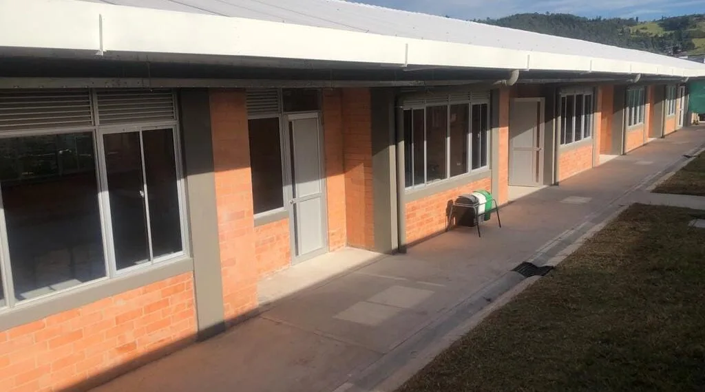 En cerca del 80% avanzan las obras de I.E. Casilda Zafra en Santa Rosa de Viterbo.  Aún falta el Centro de Servicios
