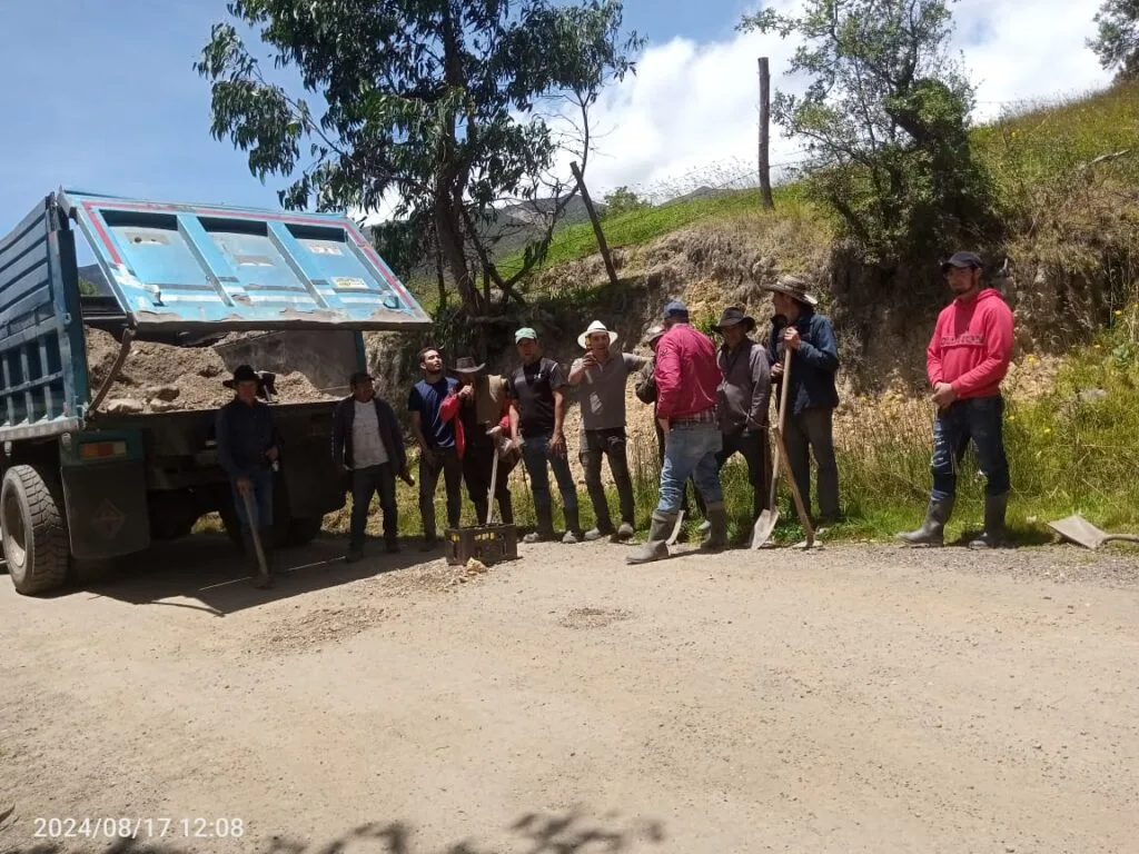 “Sin apoyo de la Administración” Comunidad de Tasco se une para mejorar sus vías